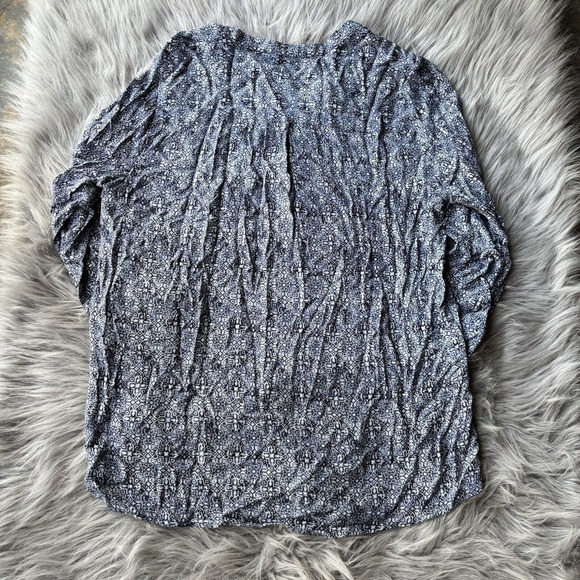 Soft Joie Top Sz M Blue Abstract Print Button Down Shirt Asymmetrical Womens - Picture 6 of 9